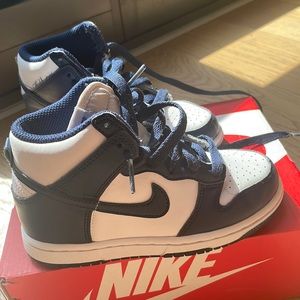 Little kids size 11.5 navy blue and white hightop dunks
